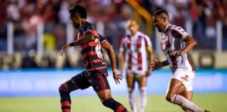 Bruno Henrique em campo pelo Flamengo no jogo contra o Bangu