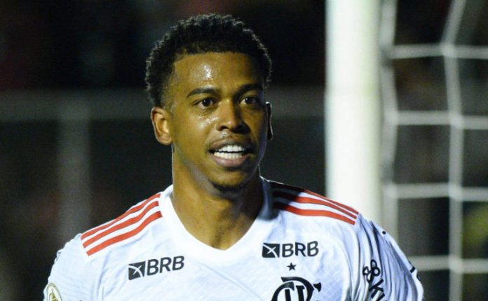 Carlinhos atacante do Flamengo