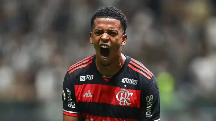 Carlinhos comemora gol pelo Flamengo em 2024