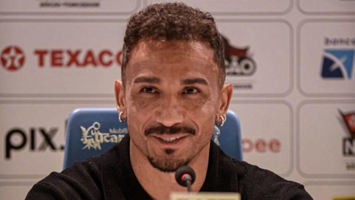 Danilo em sua entrevista coletiva de apresentação no Flamengo