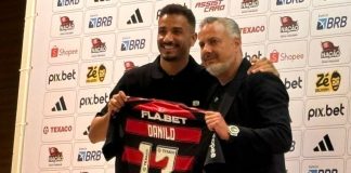Danilo e José Boto na apresentação do novo zagueiro do Flamengo
