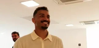 Danilo chega ao Ninho do Urubu