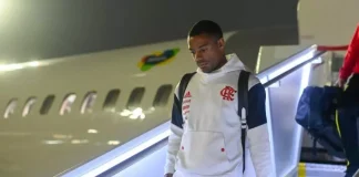 De la Cruz em desembarque do Flamengo