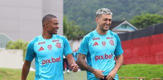 De la Cruz e Arrascaeta em treino do Flamengo no Ninho do Urubu 2025