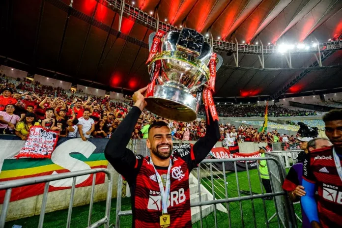 Fabricio-Bruno-Taca-Campeao-Copa-do-Brasil Fabrício Bruno campeão da Copa do Brasil pelo Flamengo 2022