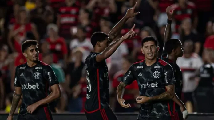 Felipe Teresa e jogadores comemoram gol da goleada do Flamengo por 5x0 sobre o Bangu