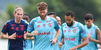 Filipe Luís, Léo Pereira, Juninho e demais jogadores, em treino do Flamengo no Ninho do Urubu