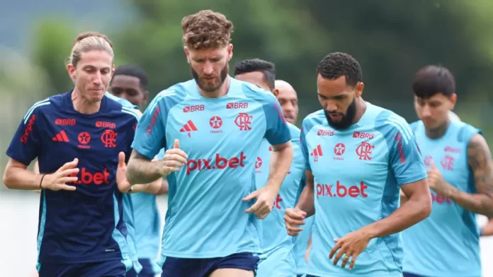 Filipe Luís, Léo Pereira, Juninho e demais jogadores, em treino do Flamengo no Ninho do Urubu