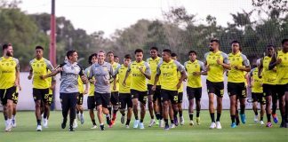 Filipe Luís e jogadores em treino do Flamengo no Ninho do Urubu
