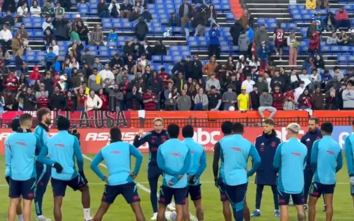 Treino do Flamengo no Ben Hill Griffin Stadium, na Flórida