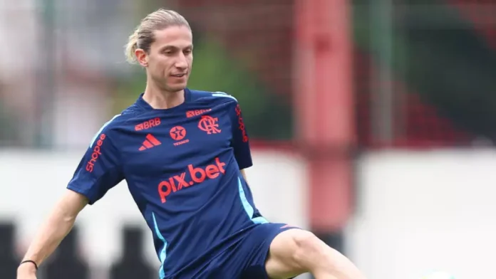 Filipe Luís em mais um treino do Flamengo no Ninho do Urubu