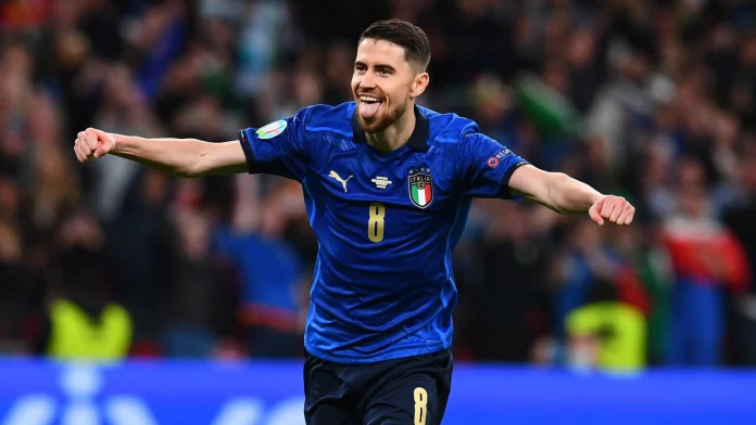 Jorginho em campo pela Itália