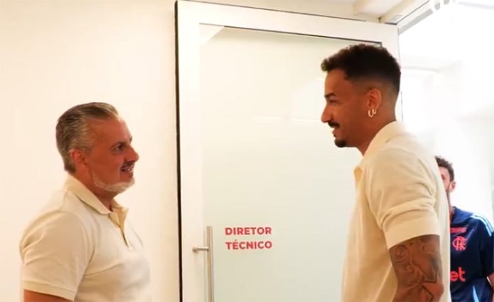 José Boto e Danilo na chegada do lateral direito ao Flamengo