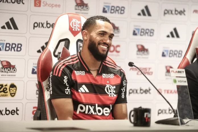 Juninho é apresentado no Flamengo