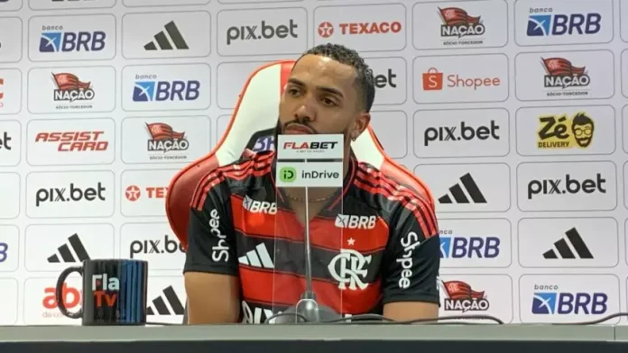 Juninho é apresentado no Flamengo
