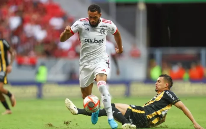Juninho em campo no jogo entre Flamengo x Volta Redonda 2025