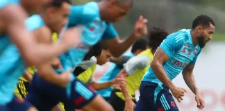 Jogadores em mais um treino do Flamengo no Ninho do Urubu