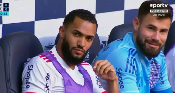Ao lado do goleiro Matheus Cunha, Juninho começa no banco em sua estreia pelo Flamengo