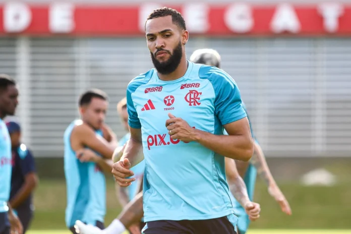 Juninho em treino do Flamengo no Ninho do Urubu 2025