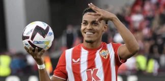 Lázaro em campo pelo Almería da Espanha