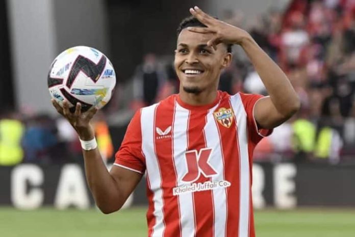 Lázaro em campo pelo Almería da Espanha