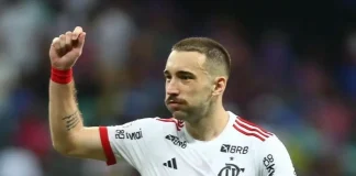 Leo Ortiz em campo pelo Flamengo em 2024