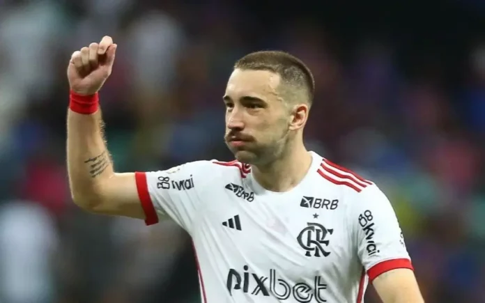 Leo Ortiz em campo pelo Flamengo em 2024