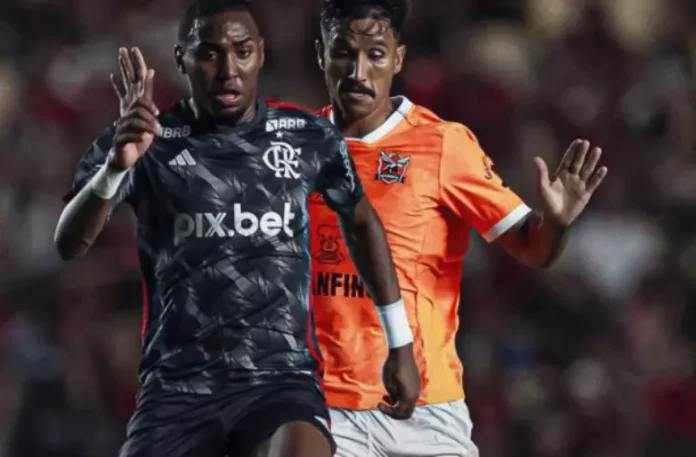 Lorran em campo pelo Flamengo na derrota por 2x1 para o Nova Iguaçu 2025