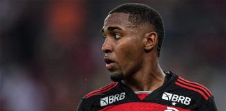 Lorran em campo pelo Flamengo