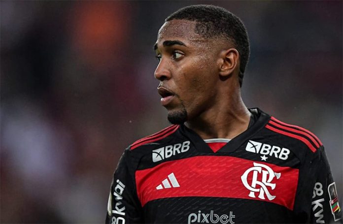 Lorran em campo pelo Flamengo