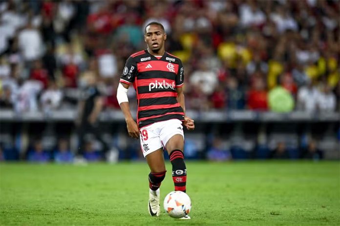 Lorran em campo pelo Flamengo 2024