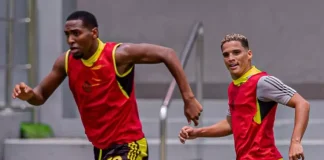 Lorran e Thiaguinho em treino do Flamengo. Foto: Paula Reis / Flamengo