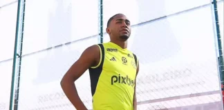 Lorran em treino do Flamengo