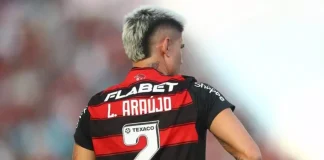 Luiz Araújo em campo no empate em gols entre Flamengo x São Paulo nos EUA 2025