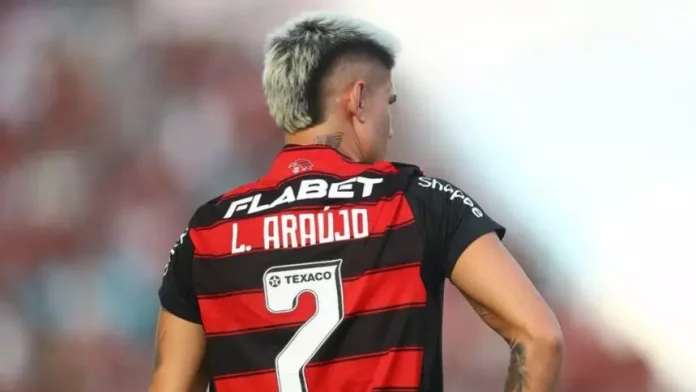 Luiz Araújo em campo no empate em gols entre Flamengo x São Paulo nos EUA 2025