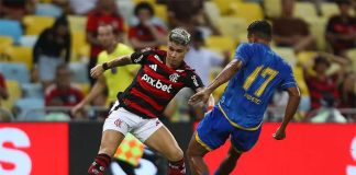 Luiz Araújo em campo no jogo entre Flamengo 2 x 0 Sampaio Corrêa