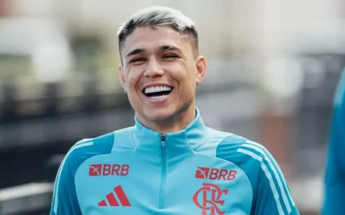 Luiz Araújo em treino do Flamengo no Ninho do Urubu