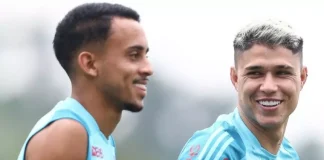 Matheus Gonçalves e Luiz Araújo em treino do Flamengo