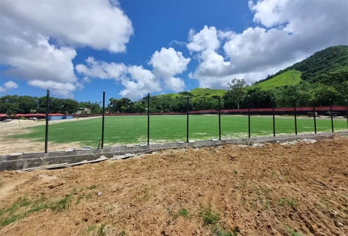 Miniestádio do Flamengo no Ninho do Urubu começa a ganhar forma — Foto: Thiago Lima