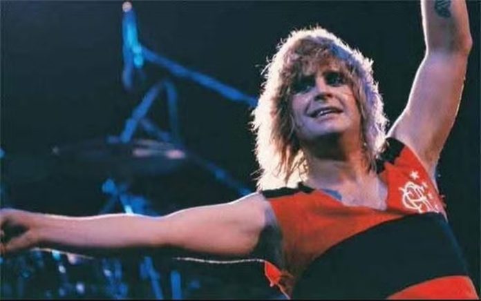 Ozzy Osbourne com a camisa do Flamengo no Rock in Rio 1985