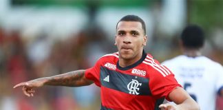 Petterson em campo pelo Flamengo