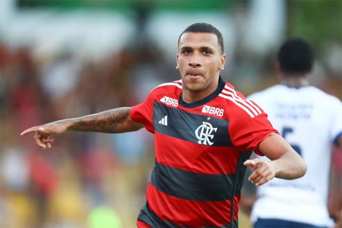 Petterson em campo pelo Flamengo
