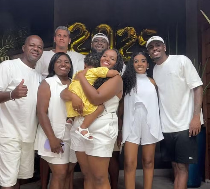 Evertton Araújo virou o ano com a família — Foto: Divulgação