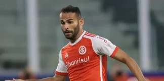 Thiago Maia em campo pelo Internacional