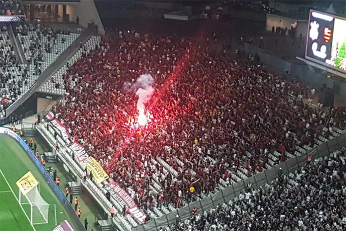 Torcida do Flamengo presente na Arena Corinthians