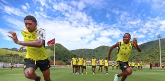 Jogadores do Flamengo em treino no Ninho do Urubu em 2025