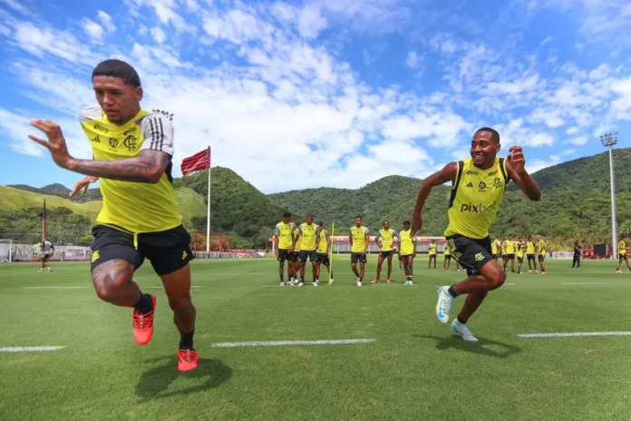 Jogadores do Flamengo em treino no Ninho do Urubu em 2025