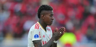 Vitão zagueiro do Internacional