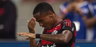 Wallace Yan comemora seu gol na vitória do Flamengo por 2x0 sobre o Sampaio Corrêa