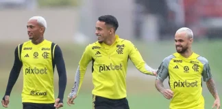Wesley, Matheus Gonçalves e Michael em treino do Flamengo no Ninho do Urubu